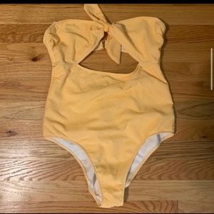 Strapless bathing suit